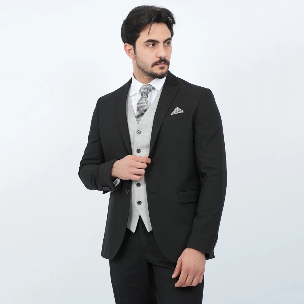 Costume 3 pièces texturé avec veste contrastée, porté de face noir