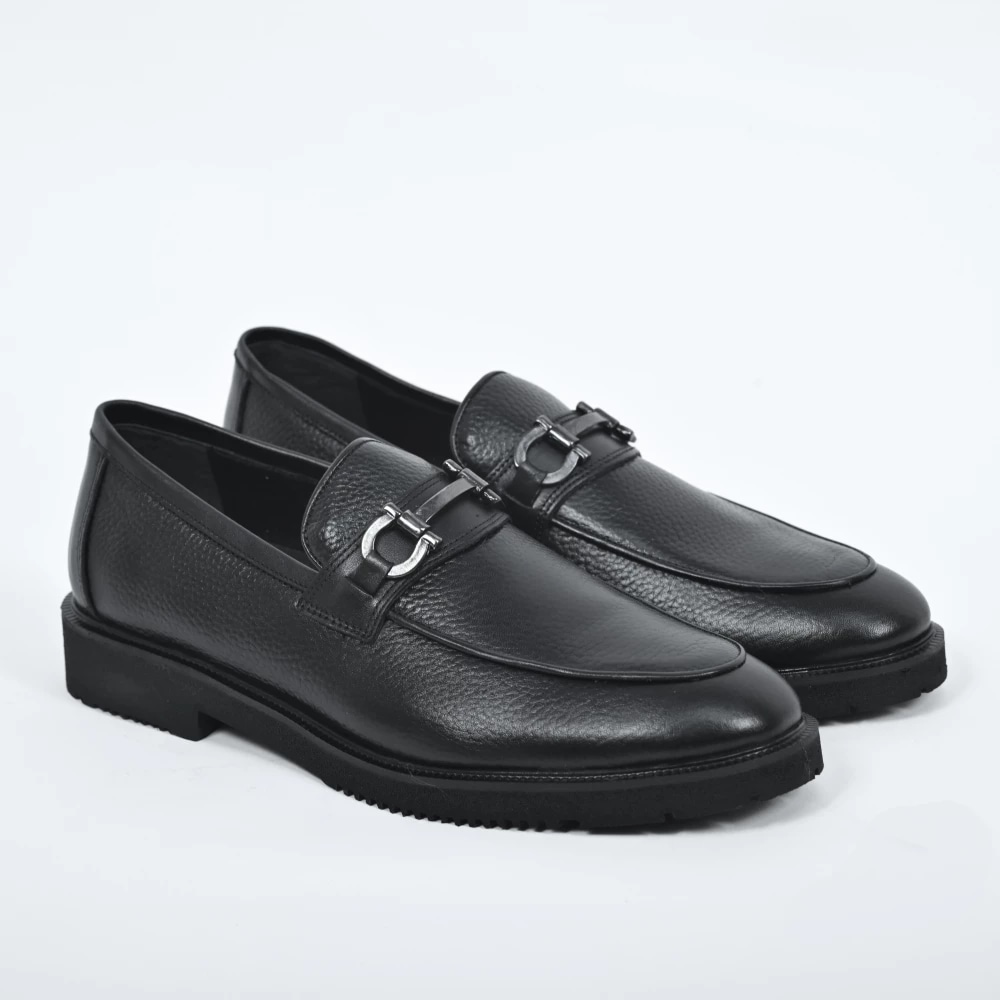 CHAUSSURE AVEC BOUCLE FRONTALE — Noir