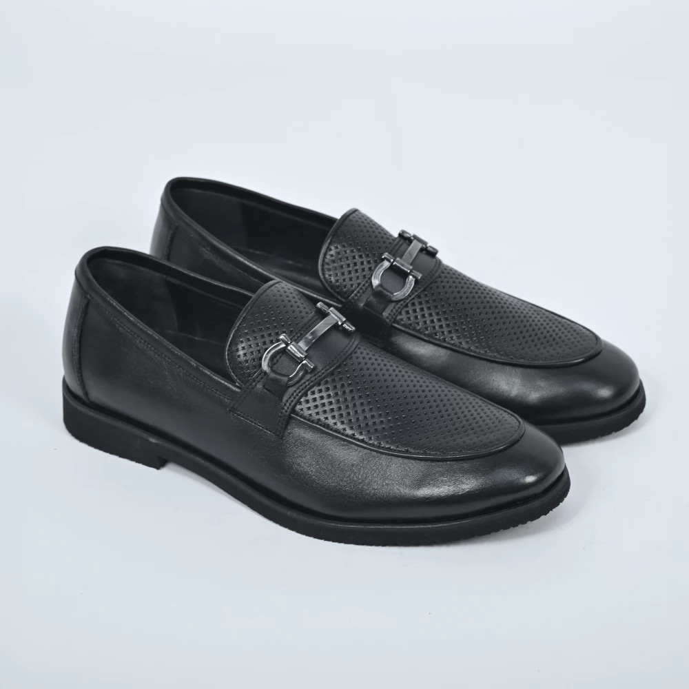 CHAUSSURE AVEC BOUCLE — Noir